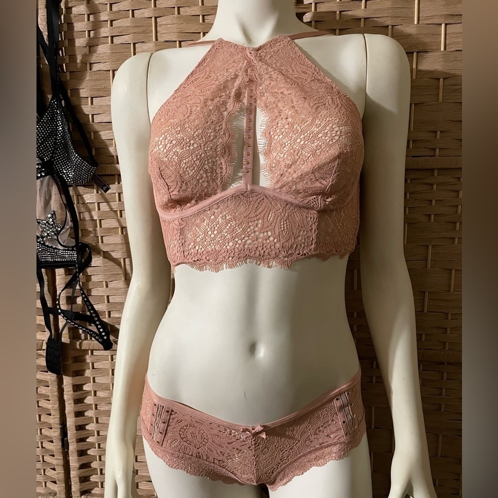 Victoria’s Secret Very Sexy Plunge Bra 34C Panty M NWT 🆕 Lingerie Set 🩷🩷